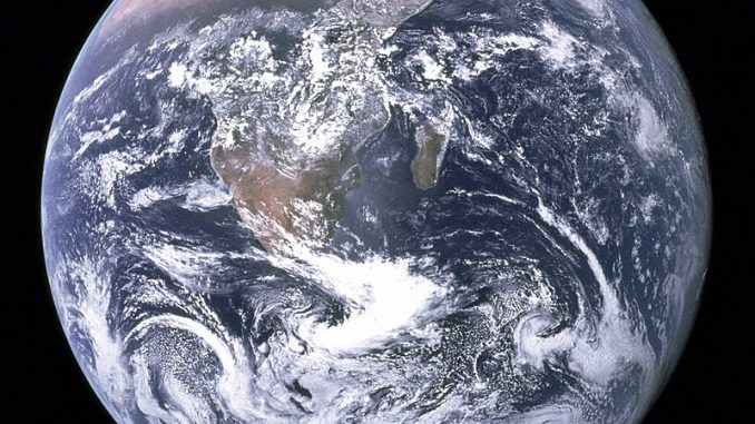 800px-The_Earth_seen_from_Apollo_17